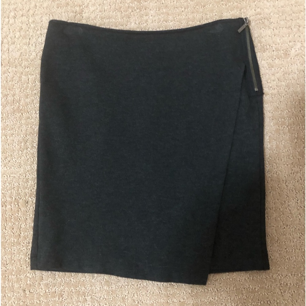 CAbi Dark Gray 🩶  Skirt -Size 8 (runs small)